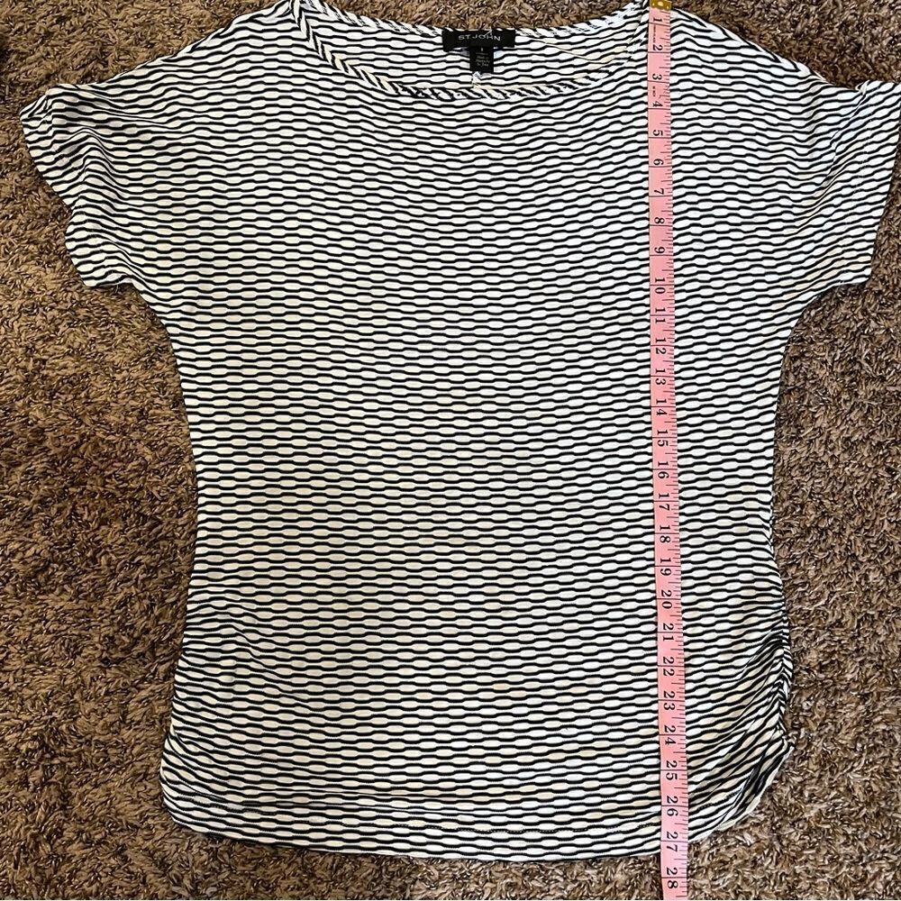 St. John Short Sleeve Top - Picture 13 of 13